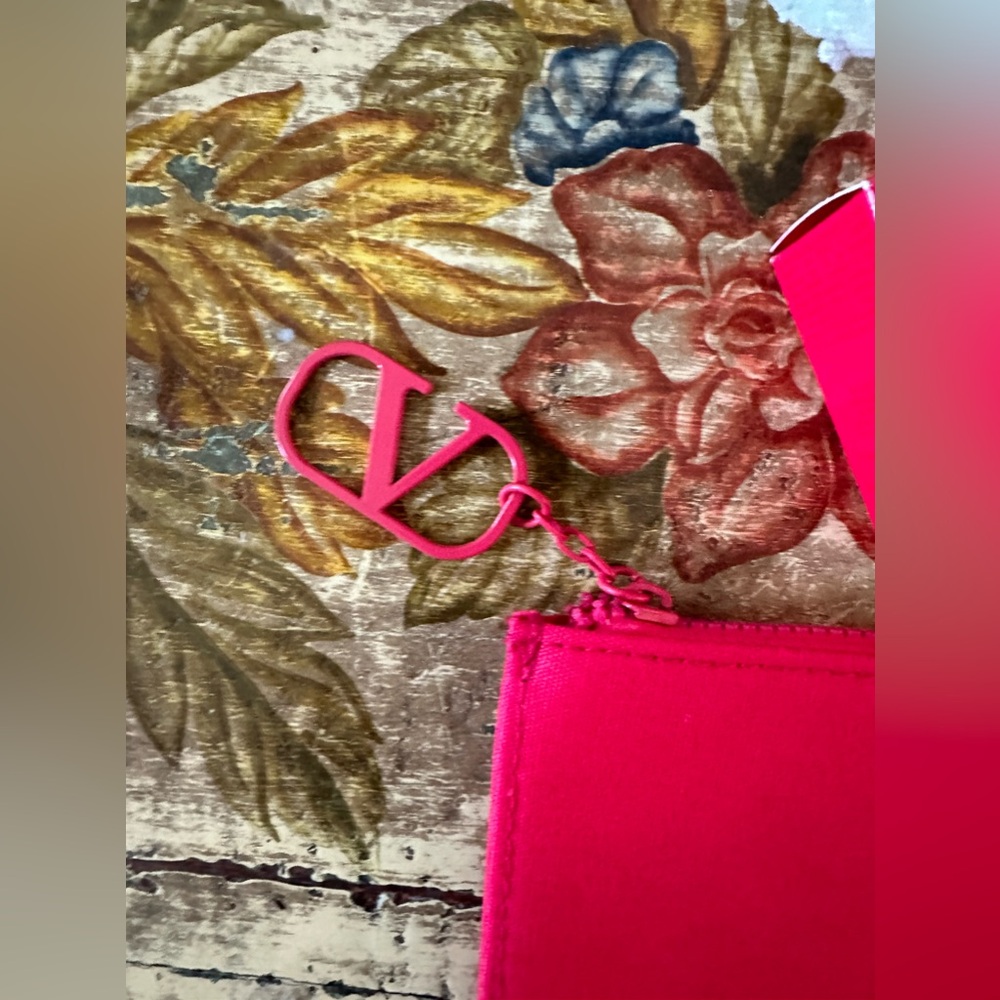 🦋VALENTINO Bundle - Picture 3 of 7